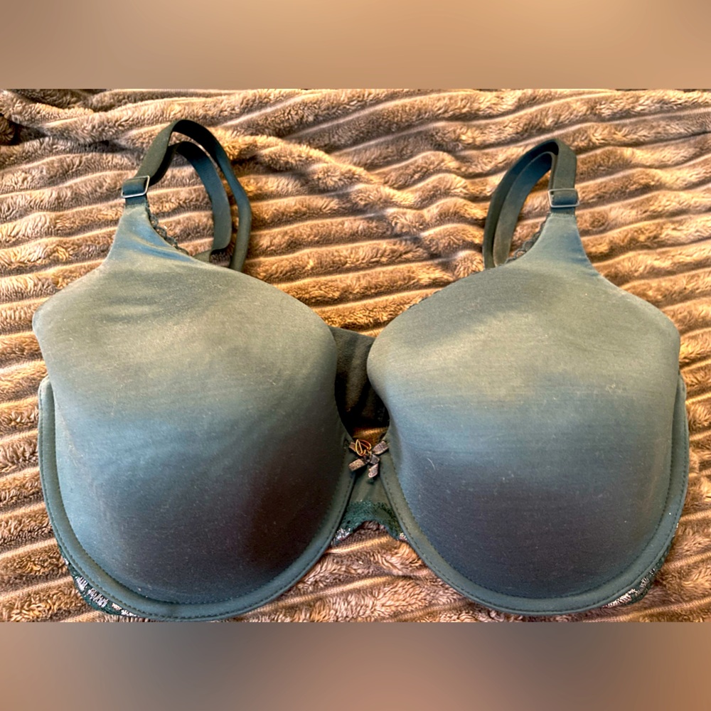 Victoria's Secret 34DDD.